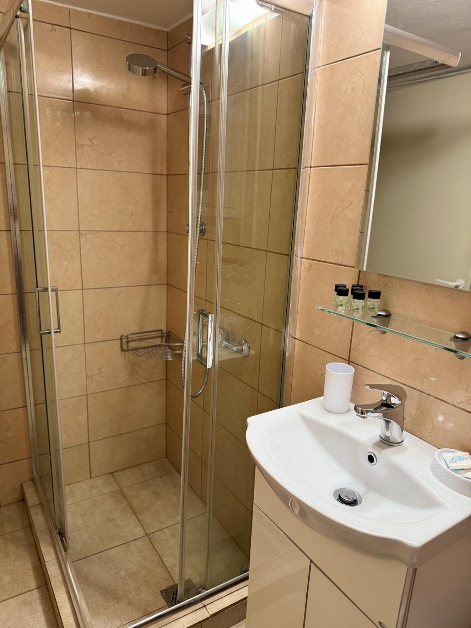 Cozy Suite With Acropolis View Atene Esterno foto
